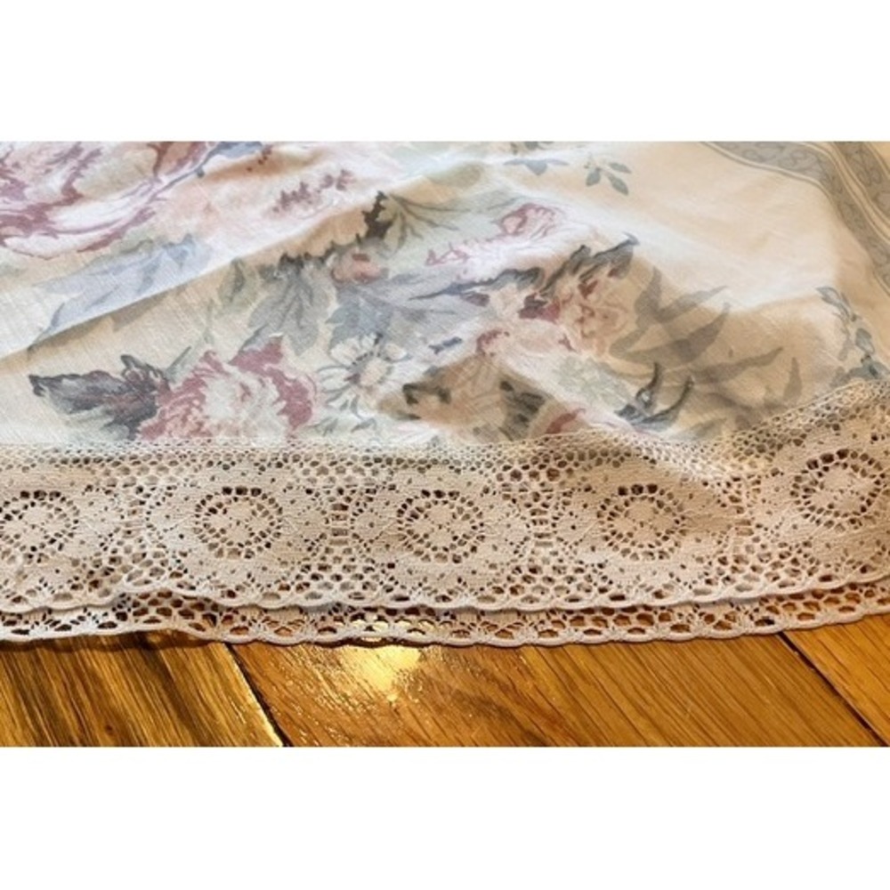 Vintage Cottagecore blue and ivory Floral Valance Swag Curtain - Picture 6 of 7